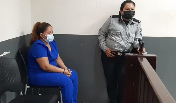 Testigos en juicio respaldan legítima defensa de mujer acusada de matar a su pareja
