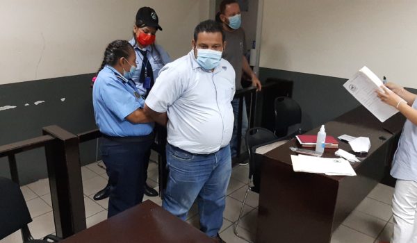 Juez envía a prisión a hombre que debe más de 31 mil córdobas en pensión alimenticia a sus hijos