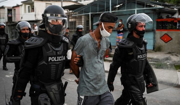 Cuba: ciudades militarizadas y poca información por los cortes de internet