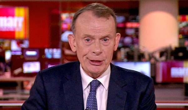 «Con las dos dosis de la vacuna me sentía invulnerable. Estaba equivocado»: el periodista de la BBC que se contagió de covid-19 después de haberse inmunizado
