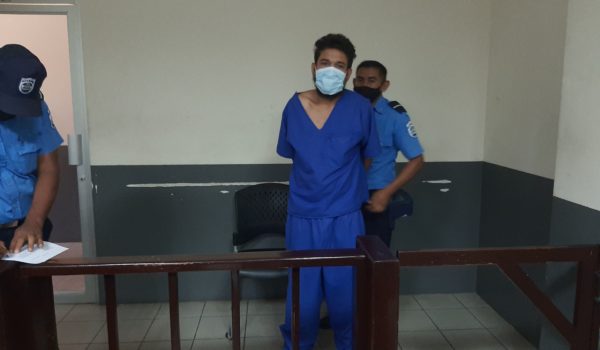 Roberto Gutiérrez Pérez, de 28 años enfrenta cargos por violación en grado de tentativa y asesinato. LA PRENSA/Ernesto García.