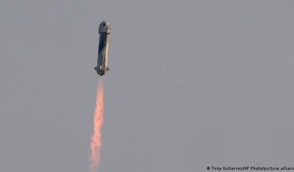 Jeff Bezos logra exitoso viaje al espacio con Blue Origin