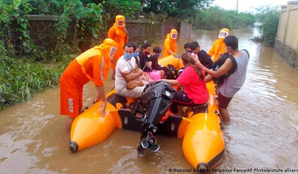 India: decenas de muertos tras inundaciones y deslizamiento de tierras