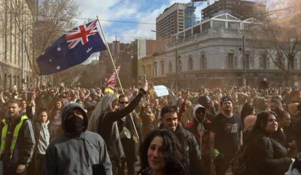 Australia | covid-19: miles de personas se manifiestan en contra del confinamiento
