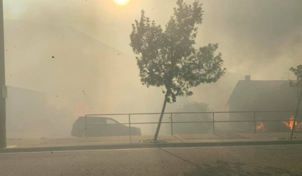 «Toda la ciudad está en llamas»: el fuego arrasa la localidad en la que se registró la temperatura más alta de la historia de Canadá esta semana