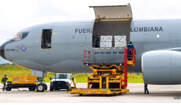 Vacunas donadas por Estados Unidos llegan a Colombia