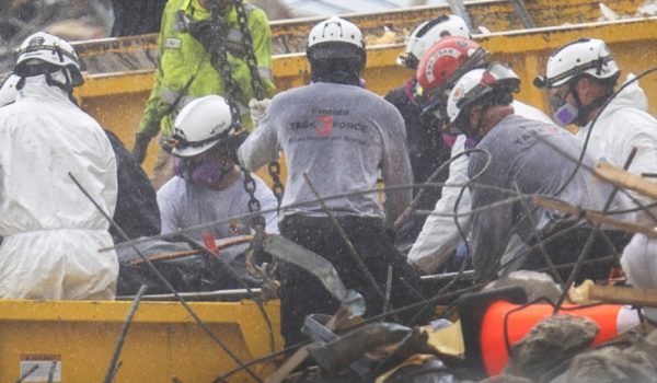 Derrumbe en Miami: el bombero que sacó de los escombros del edificio de Surffide a su hija fallecida de 7 años