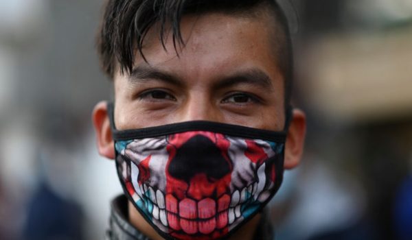 Protestas en Guatemala: piden la renuncia del presidente y de la jefa del Ministerio Público por la destitución del fiscal anticorrupción
