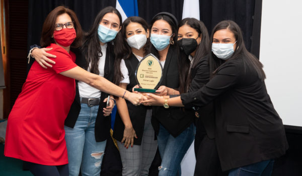 Estudiantes presentan ideas de negocios en la XXIV Muestra Empresarial