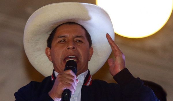 Pedro Castillo: qué es la economía popular con mercados que propone el presidente electo de Perú (y por qué genera incertidumbre)