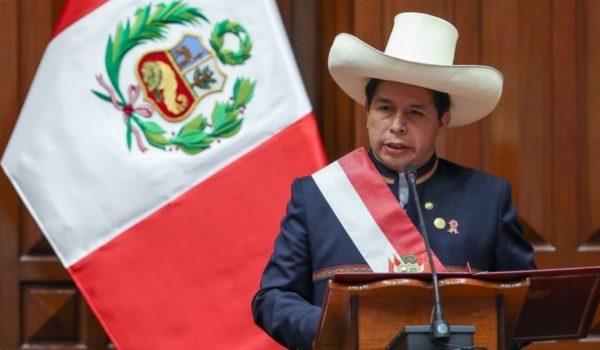 Pedro Castillo | «Es la primera vez que el país será gobernado por un campesino»: los mensajes clave del discurso de investidura del nuevo presidente de Perú