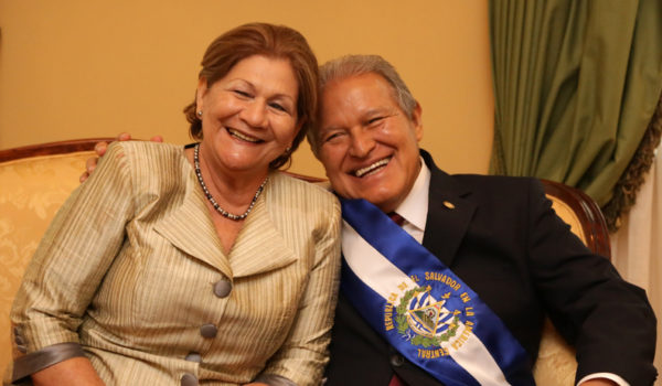 Régimen otorga nacionalidad a otra hija del expresidente salvadoreño Salvador Sánchez