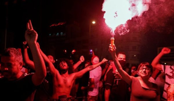 Presidente de Túnez destituye al primer ministro y suspende el parlamento luego de masivas protestas por coronavirus
