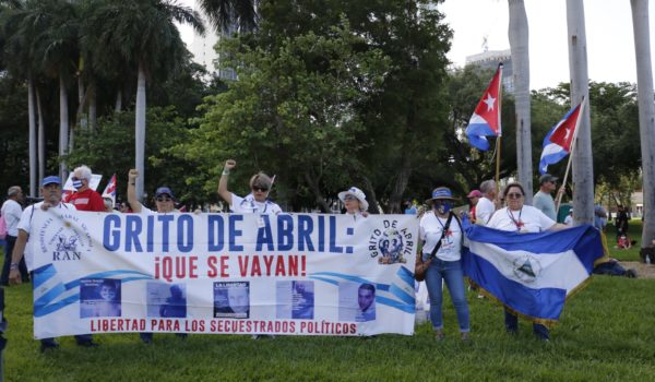 Autoconvocados se manifiestan en Miami por la libertad de Nicaragua, Cuba y Venezuela