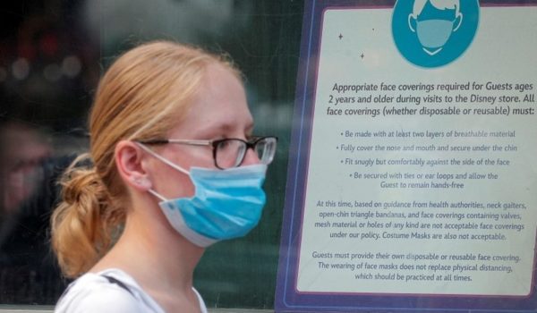Coronavirus en EE.UU.: por qué las autoridades vuelven a recomendar el uso de mascarilla, incluso entre los vacunados