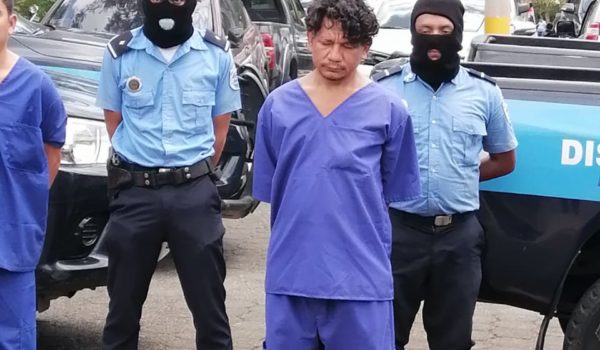 Policía presentó a supuesto homicida de mujer en mercado Oriental