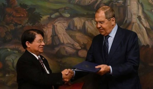 De izquierda a derecha, el canciller orteguista, Denis Moncada y el ministro de Asuntos Exteriores de Rusia, Serguéi Lavrov. TOMADA DEL CANAL 4