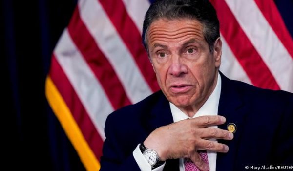 Gobernador de Nueva York renuncia por acusación de acoso sexual