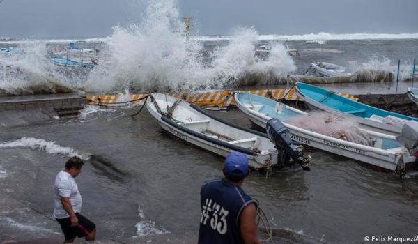 Huracán Grace provoca ocho muertes, inundaciones y daños en México