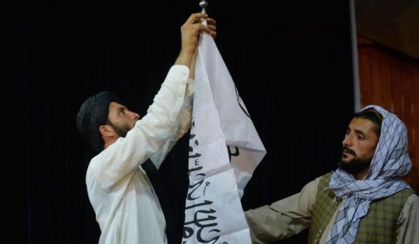 Qué significa que el Talibán defina a Afganistán como un Emirato Islámico