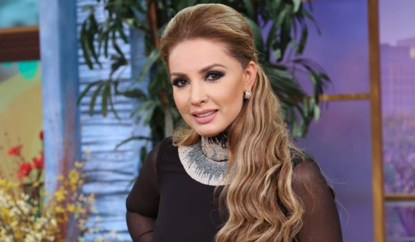 Paty Navidad se ha mostrado tranquila y sigue con su postura contra la pandemia. LA PRENSA/Internet