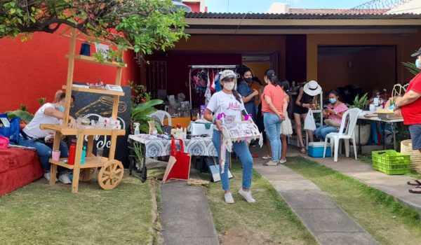 Camila, la niña que emprendió su negocio de pines a los nueve años