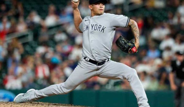Jonathan Loáisiga escapa de una dificultad y cuelga un inning en blanco ante Oakland