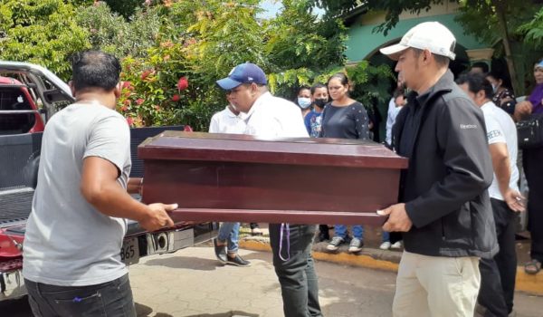 Niño de 15 meses de edad se ahoga en un balde con desinfectante