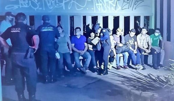 Policía mexicana encuentra a 14 migrantes nicaragüenses que fueron abandonados en Chiapas