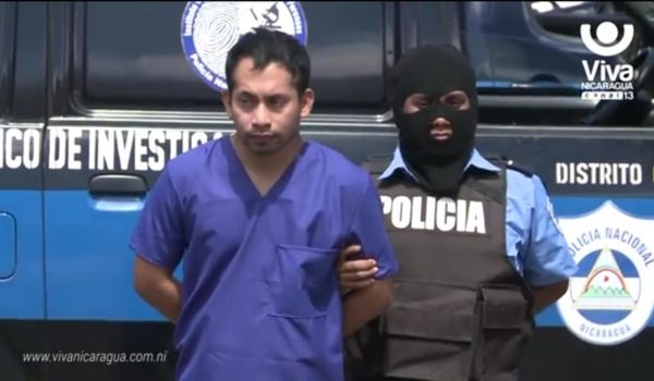 Alex Hernández cuando fue presentado por la Policía, la primera vez que fue detenido, en septiembre de 2018.