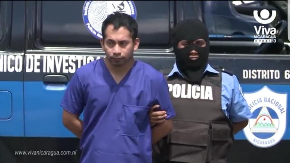 Alex Hernández cuando fue presentado por la Policía, la primera vez que fue detenido, en septiembre de 2018.