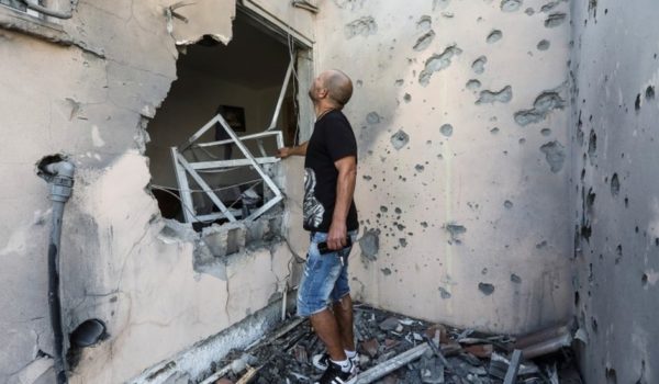 Conflicto entre israelíes y palestinos: el lanzamiento de cohetes de Hamás hacia Israel constituyó «un crimen de guerra», dice Human Rights Watch