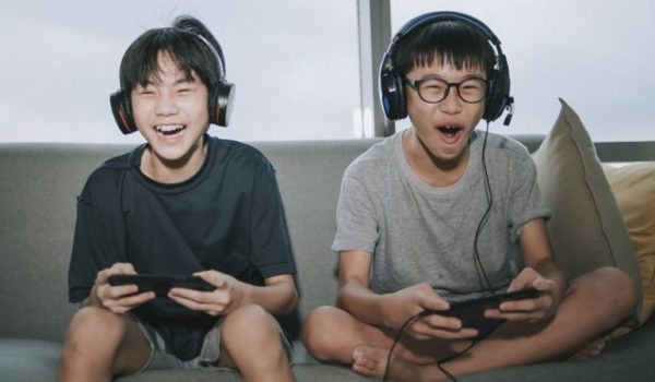 China limita el tiempo que pueden pasan los niños con los videojuegos a tres horas semanales
