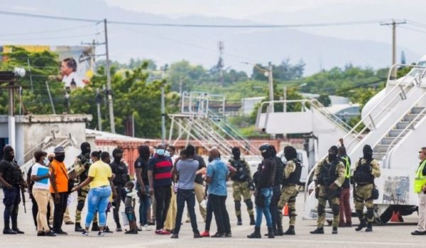 Estados Unidos comenzó a deportar a los inmigrantes haitianos retenidos en Texas