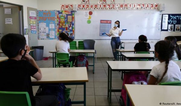 Israel sancionará a profesores no vacunados y sin test negativo