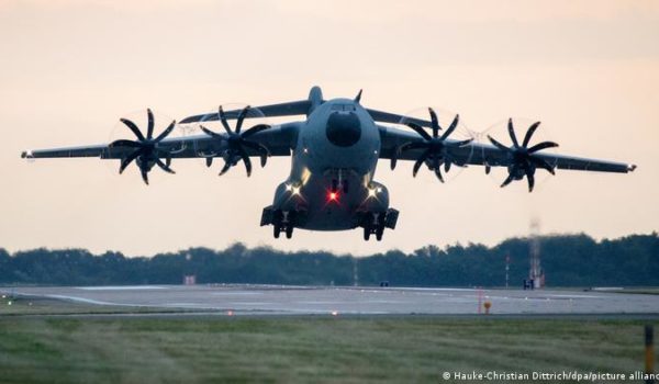 Talibanes lanzan advertencia a EE.UU. sobre uso del espacio aéreo afgano