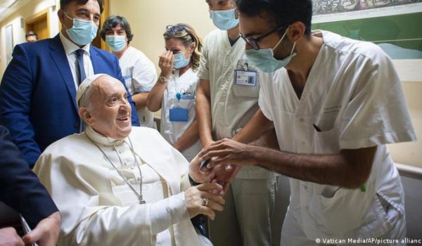 Papa Francisco desmiente que fuese a renunciar tras ser operado
