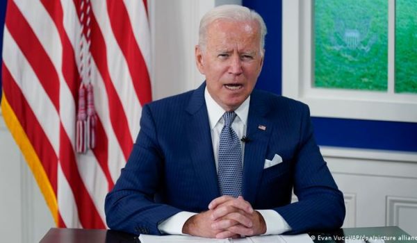Biden promete “consecuencias” por malos tratos a inmigrantes haitianos