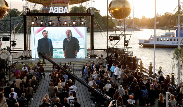 Fans de Abba se reunieron en Estocolmo para oír el anuncio del jueves. LA PRENSA/Getty Images