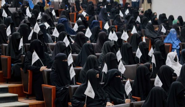El Talibán anuncia nuevas reglas para las mujeres estudiantes en Afganistán