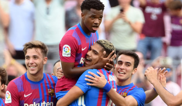 Ansu Fati le devuelve la sonrisa al Barcelona, que golea al Levante