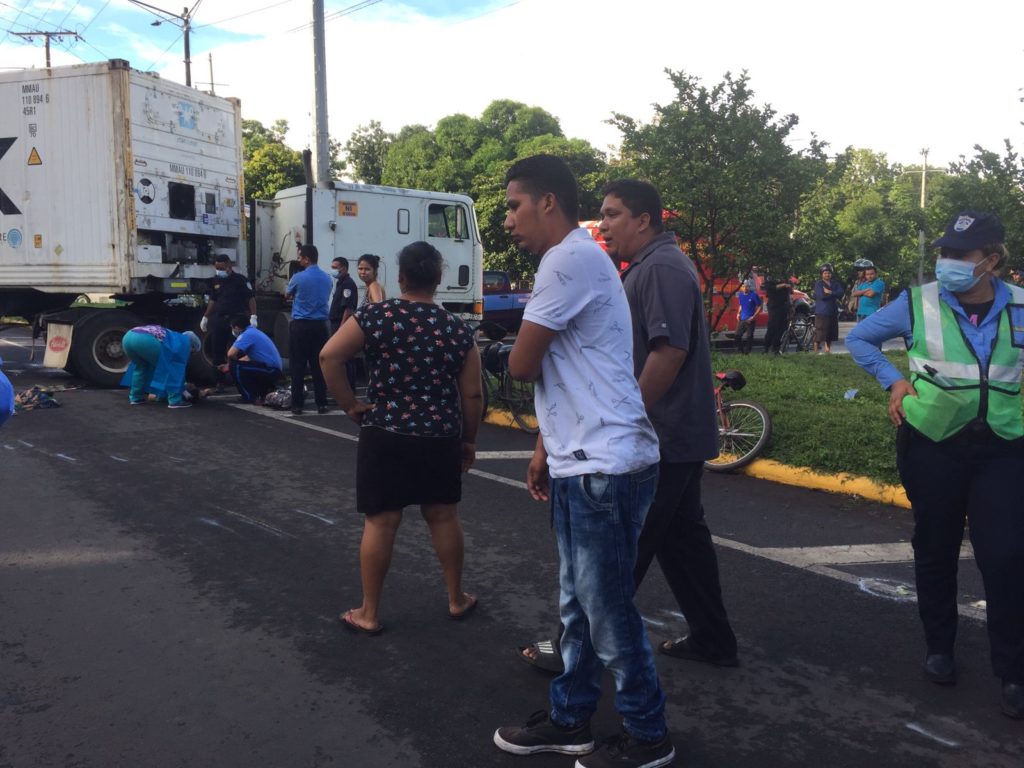 Maycol Javier Acevedo de 21 años resultó con golpes leves, tras el impacto.