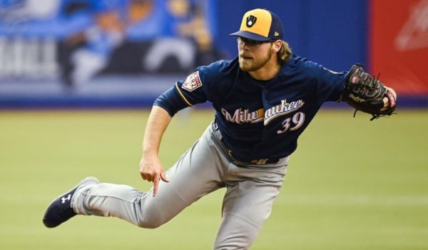Corbin Burnes y Josh Hader lanzan el noveno no hitter en esta temporada