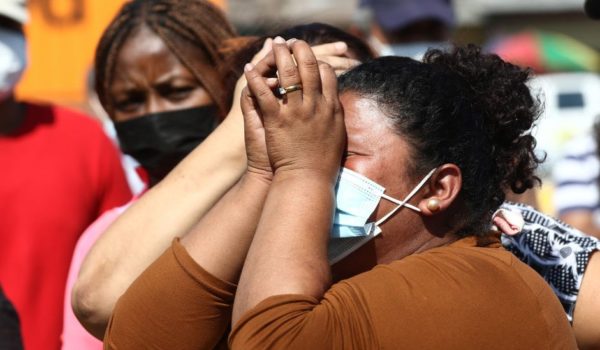Ecuador: el drama de los familiares de los presos tras la peor masacre carcelaria de la historia del país, que dejó al menos 116 muertos