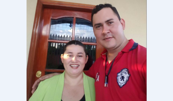 Candidato presidencial Gerson Gutiérrez Gasparín lleva a dos hermanas de candidatas a diputadas por el Apre
