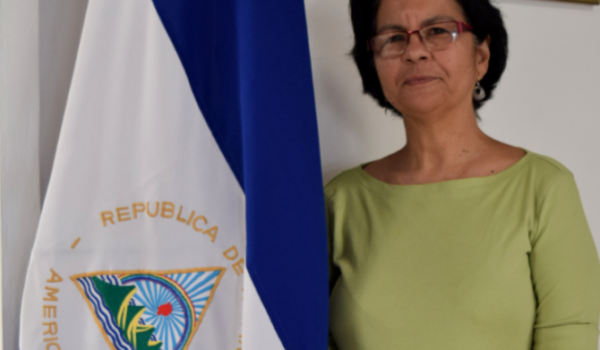 Ortega retira a embajadora ante El Salvador