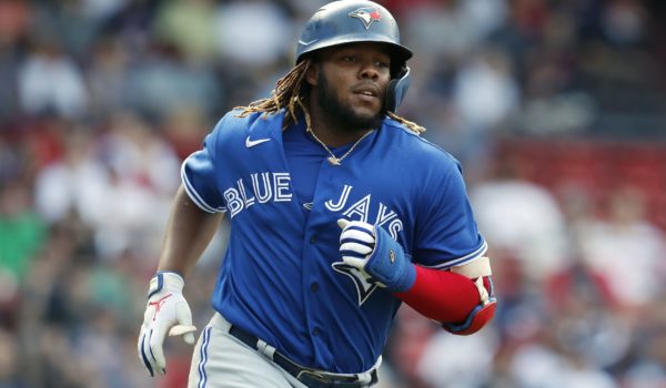 Vladimir Guerrero Jr. llegó a 45 jonrones y deja atrás a Ohtani y al récord de su papá