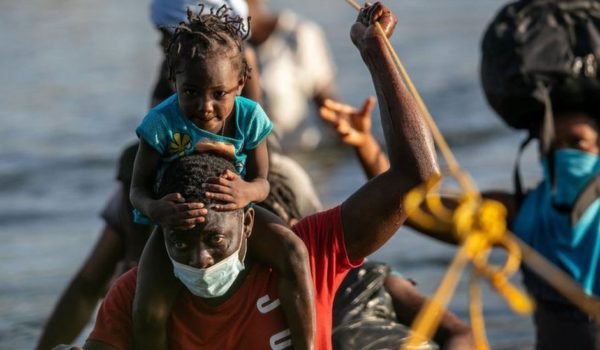 5 claves para entender por qué están llegando miles de haitianos a Estados Unidos (y por qué la mayoría no viene directamente de Haití)