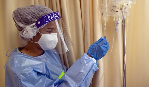 ¿Por qué están aumentando los casos de coronavirus en Israel si el país lideró las vacunaciones? (y qué lecciones deja al resto del mundo)