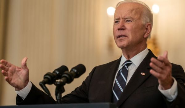 La orden de Biden para ampliar la vacunación en medio de una crisis de coronavirus en EE.UU.